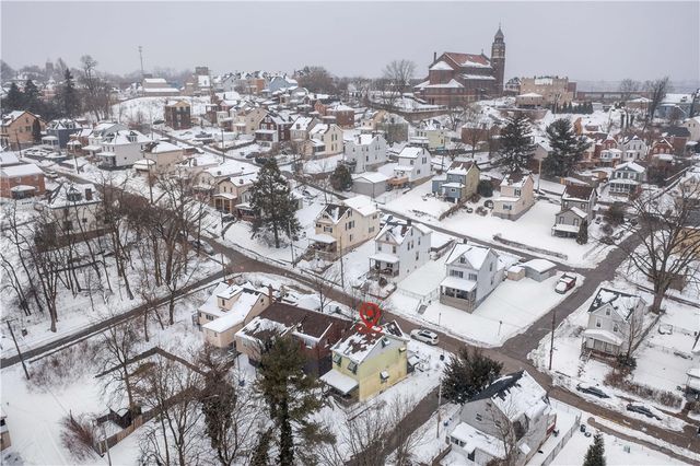 1701 Leolyn St, Carrick, PA 15210