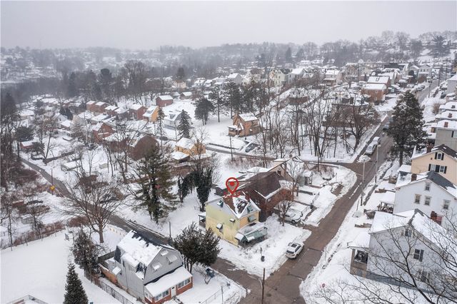 1701 Leolyn St, Carrick, PA 15210