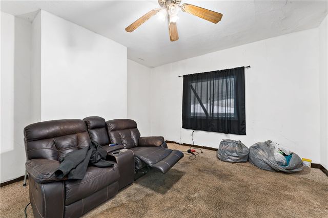 1701 Leolyn St, Carrick, PA 15210