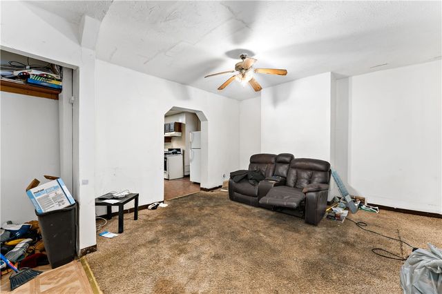 1701 Leolyn St, Carrick, PA 15210