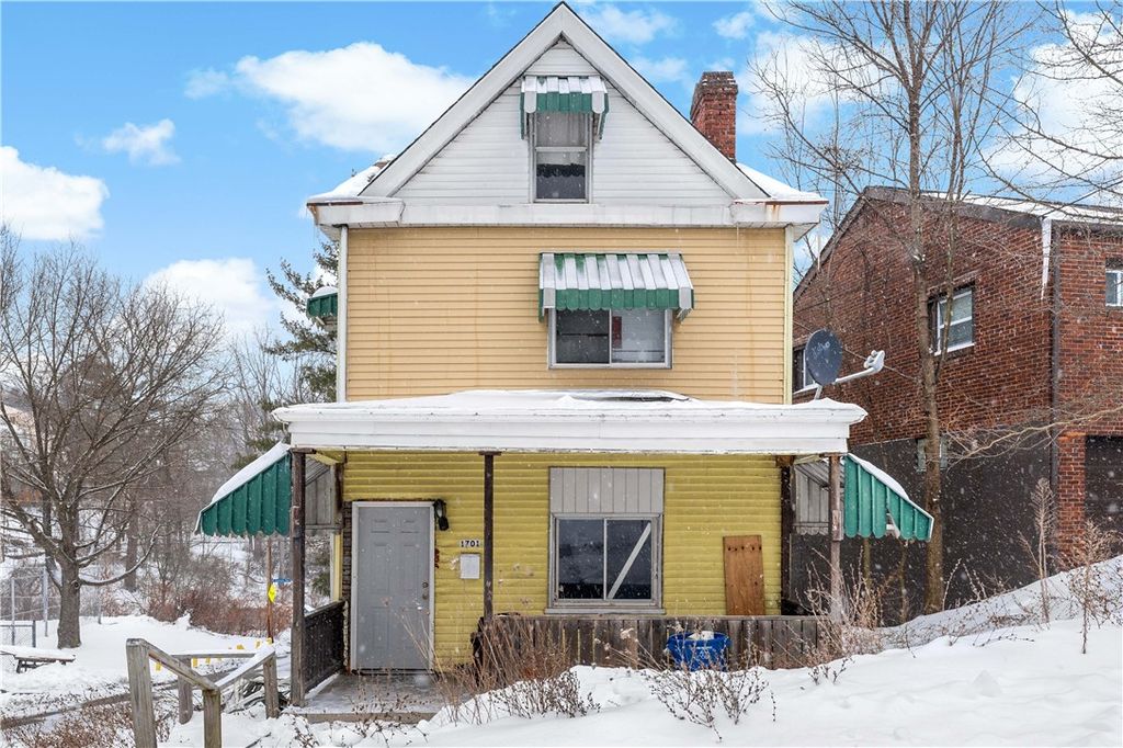 1701 Leolyn St, Carrick, PA 15210