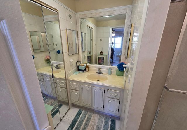 9721 Sunrise Lakes Boulevard 202, Sunrise, FL 33322