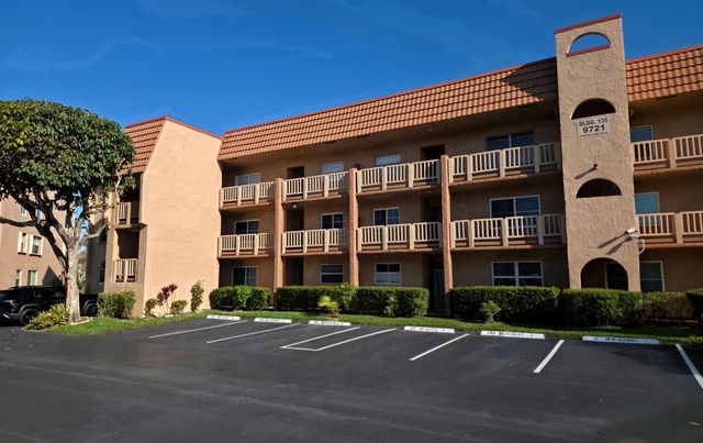 9721 Sunrise Lakes Boulevard 202, Sunrise, FL 33322