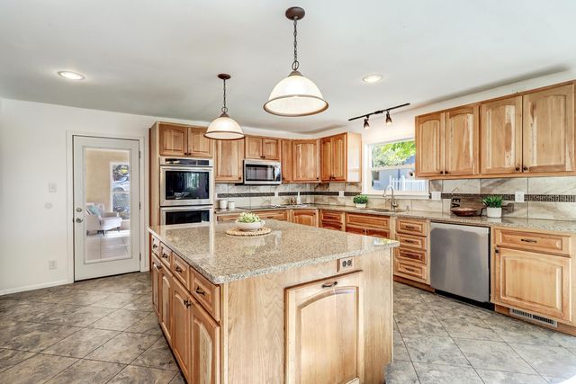 905 Warm Sands Trail SE, Albuquerque, NM 87123