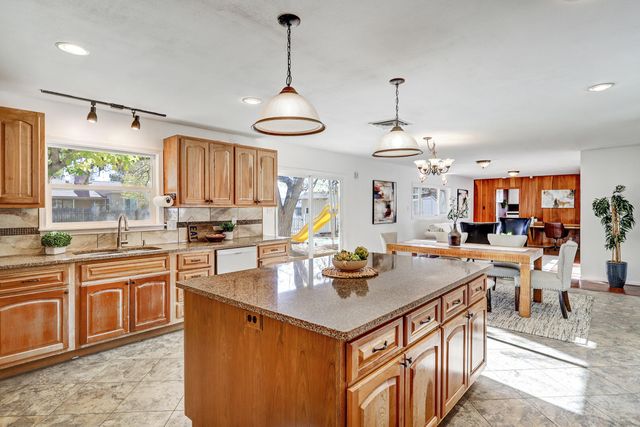 905 Warm Sands Trail SE, Albuquerque, NM 87123