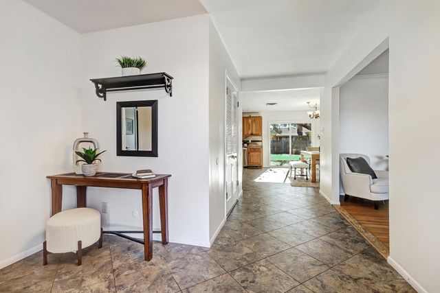 905 Warm Sands Trail SE, Albuquerque, NM 87123