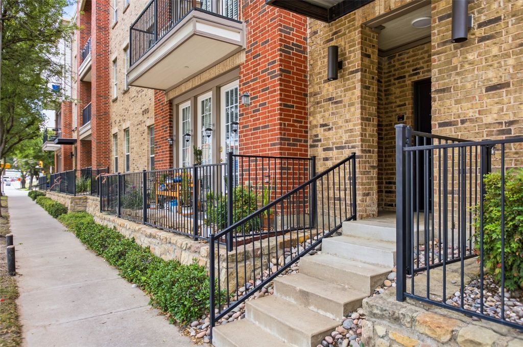 950 Henderson Street 1210, Fort Worth, TX 76102