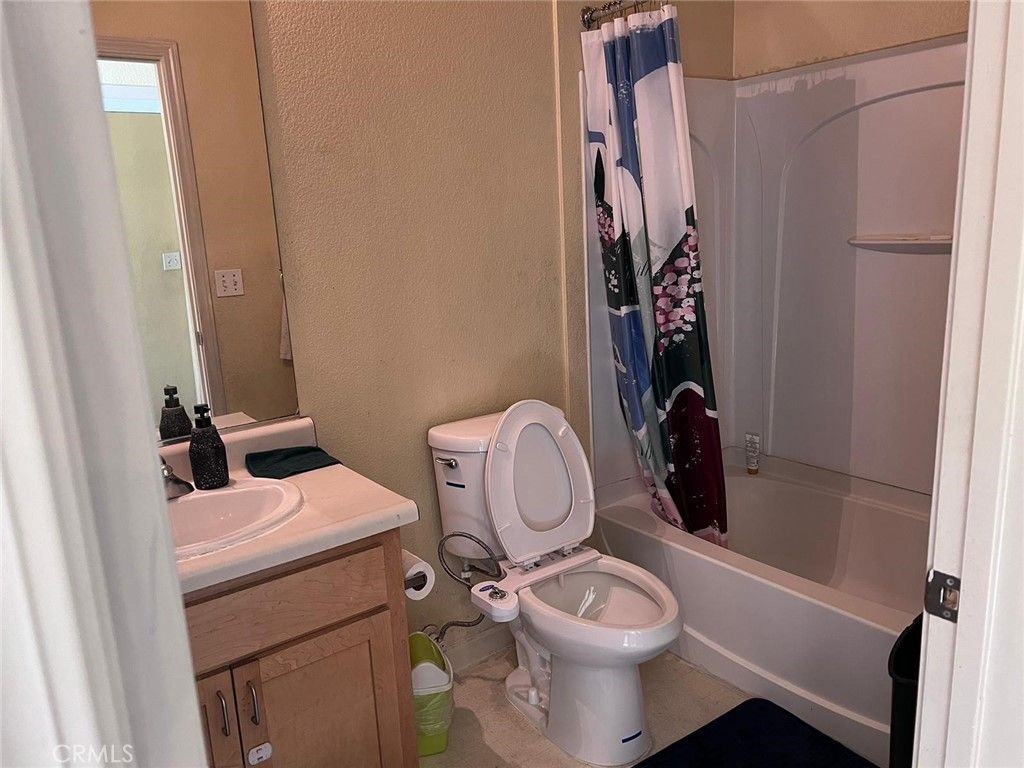 Image 11 of property listing at 2177 Alum Rock Avenue 211, San Jose, CA 95116