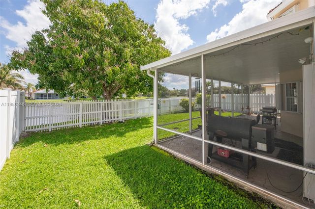 161 W Granada Ave, Weston, FL 33326