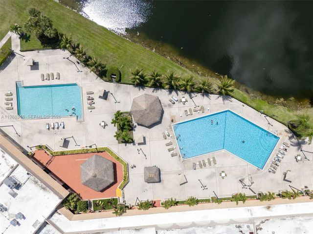 161 W Granada Ave, Weston, FL 33326