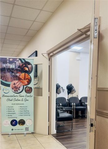 161 W Granada Ave, Weston, FL 33326