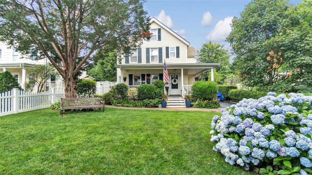 16 Clement Street, Glen Cove, NY 11542