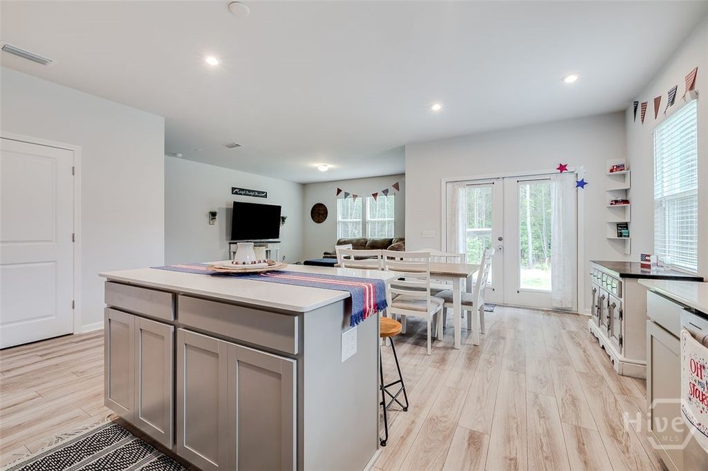 Image 10 of property listing at 64 Shade Tree Drive, Richmond Hill, GA 31324