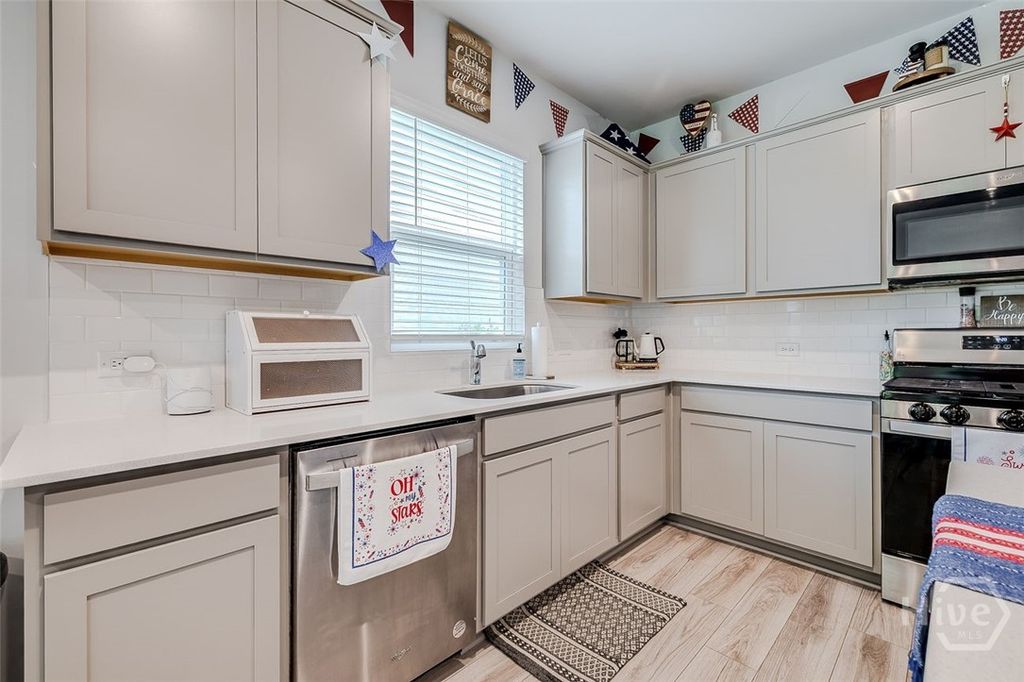 Image 8 of property listing at 64 Shade Tree Drive, Richmond Hill, GA 31324