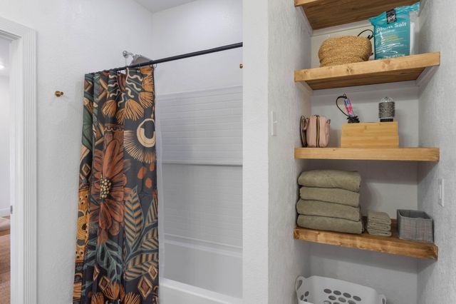 40 Hidden Lakes Trail, Defuniak Springs, FL 32433