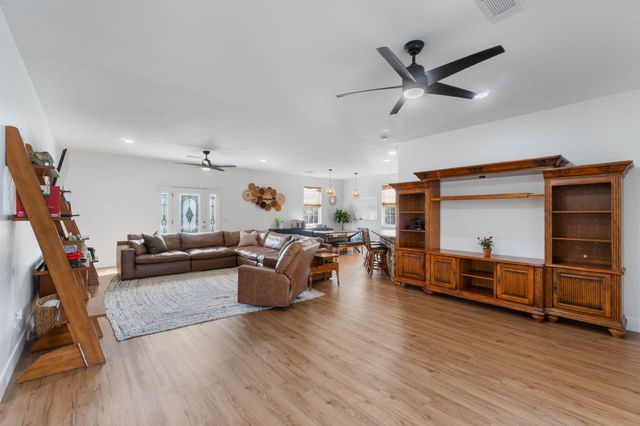 40 Hidden Lakes Trail, Defuniak Springs, FL 32433