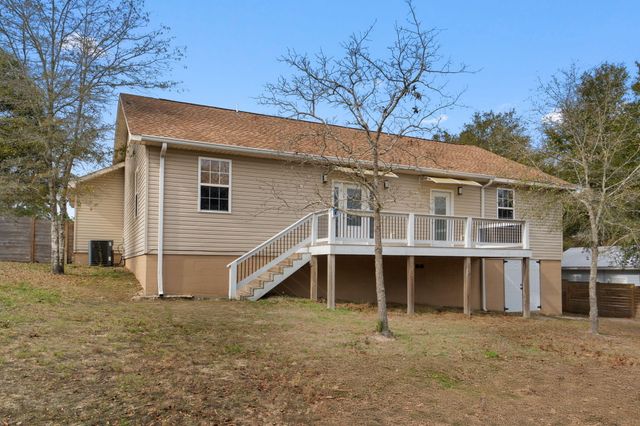 40 Hidden Lakes Trail, Defuniak Springs, FL 32433