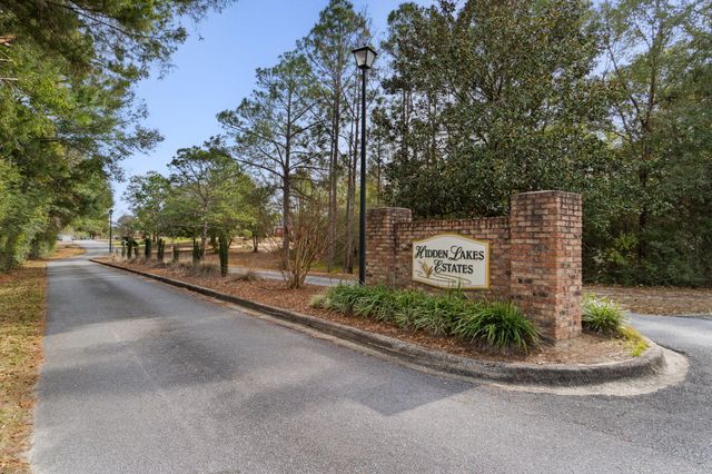 40 Hidden Lakes Trail, Defuniak Springs, FL 32433