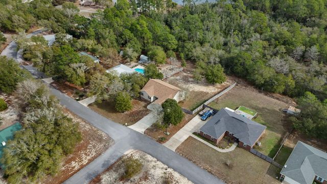 40 Hidden Lakes Trail, Defuniak Springs, FL 32433
