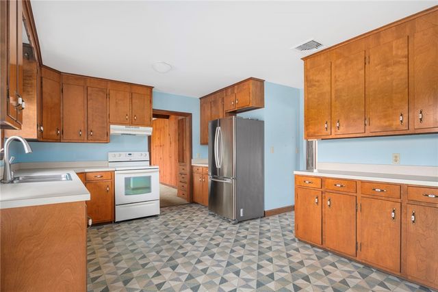 141 Peckham Road, Little Compton, RI 02837