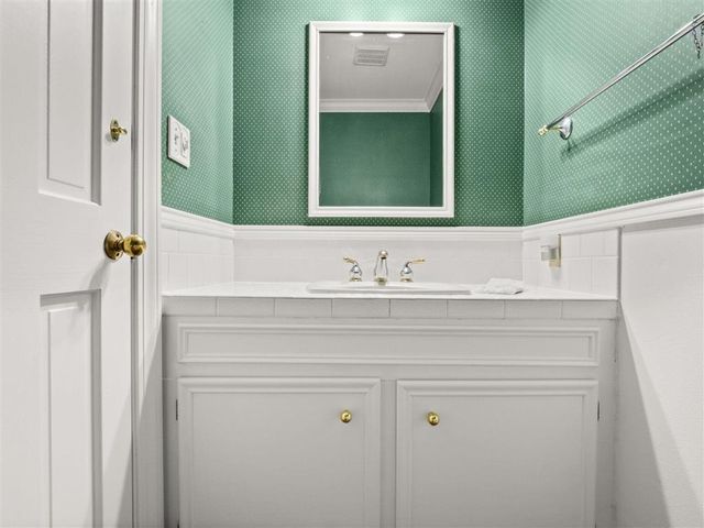 203 Country Club Lane, Leesville, LA 71446