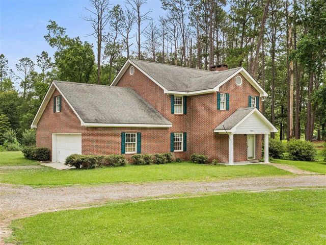 203 Country Club Lane, Leesville, LA 71446