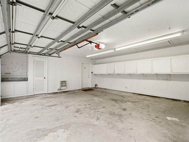 203 Country Club Lane, Leesville, LA 71446