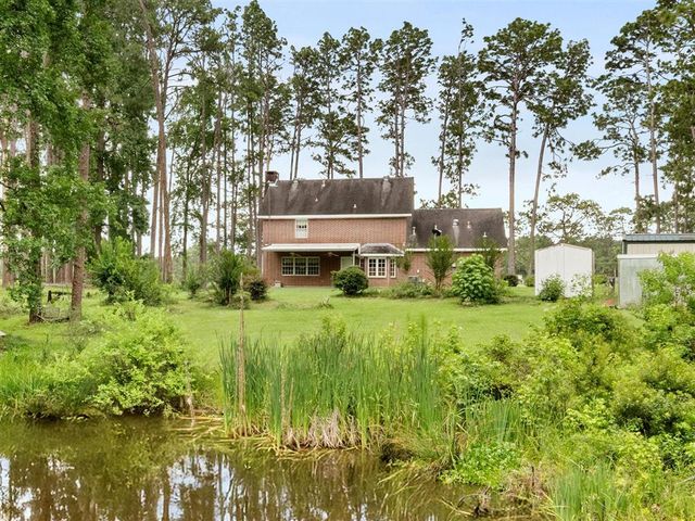 203 Country Club Lane, Leesville, LA 71446