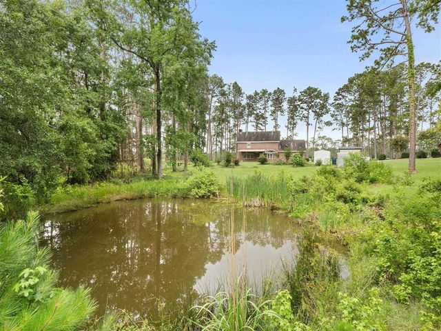 203 Country Club Lane, Leesville, LA 71446