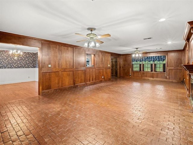 203 Country Club Lane, Leesville, LA 71446