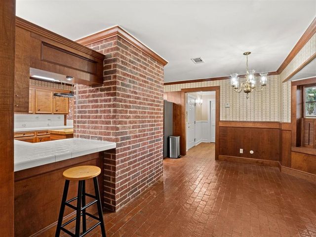 203 Country Club Lane, Leesville, LA 71446