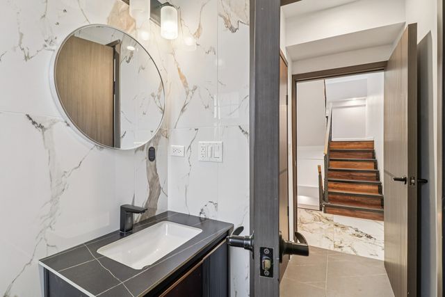 1509 Center Street, Des Plaines, IL 60018