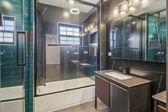 1509 Center Street, Des Plaines, IL 60018