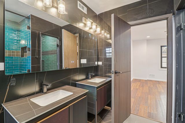 1509 Center Street, Des Plaines, IL 60018