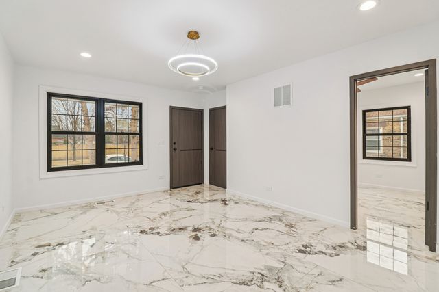 1509 Center Street, Des Plaines, IL 60018