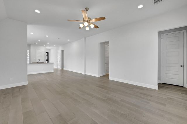 15835 Bird Of Paradise Drive, Conroe, TX 77302