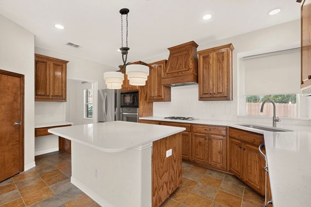 4304 Harpers Ferry Drive, Grand Prairie, TX 75052