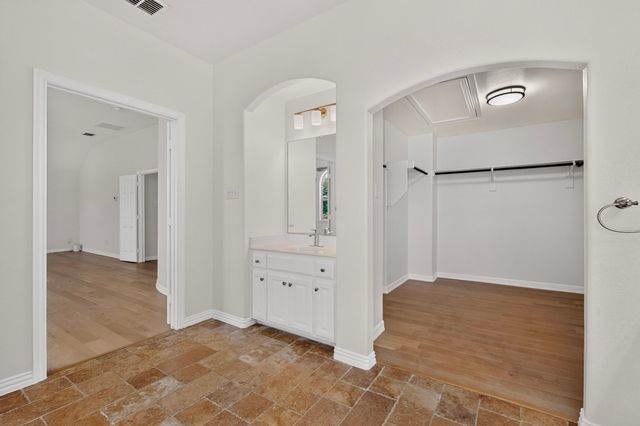 4304 Harpers Ferry Drive, Grand Prairie, TX 75052