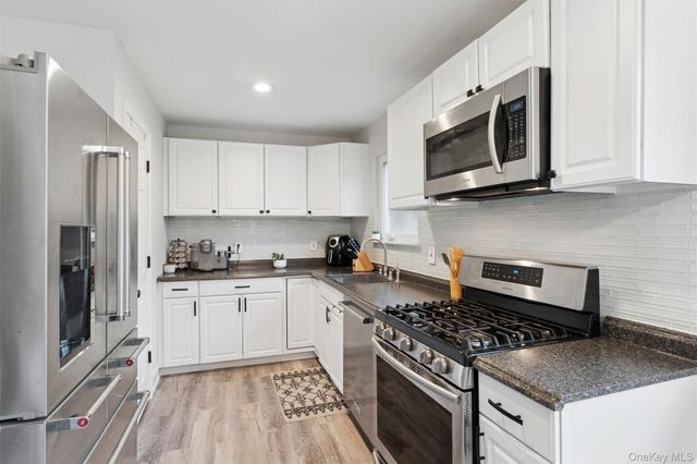 31 Howell Place, Speonk, NY 11972