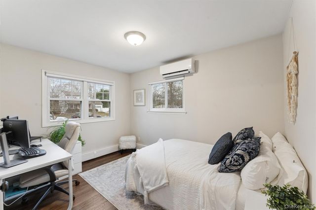 31 Howell Place, Speonk, NY 11972