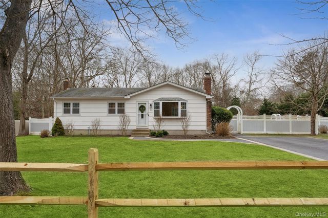 31 Howell Place, Speonk, NY 11972