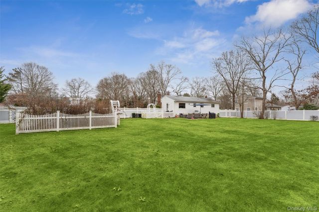 31 Howell Place, Speonk, NY 11972