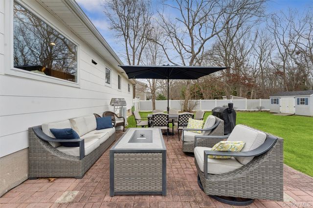 31 Howell Place, Speonk, NY 11972