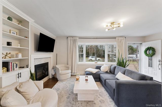 31 Howell Place, Speonk, NY 11972