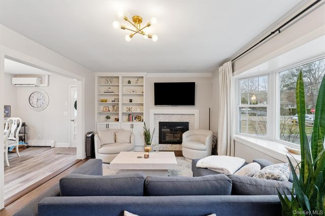 31 Howell Place, Speonk, NY 11972