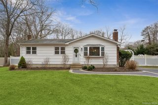 31 Howell Place, Speonk, NY 11972