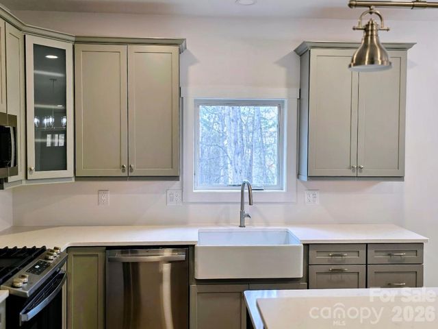 22 Salt Box Haven, Burnsville, NC 28714