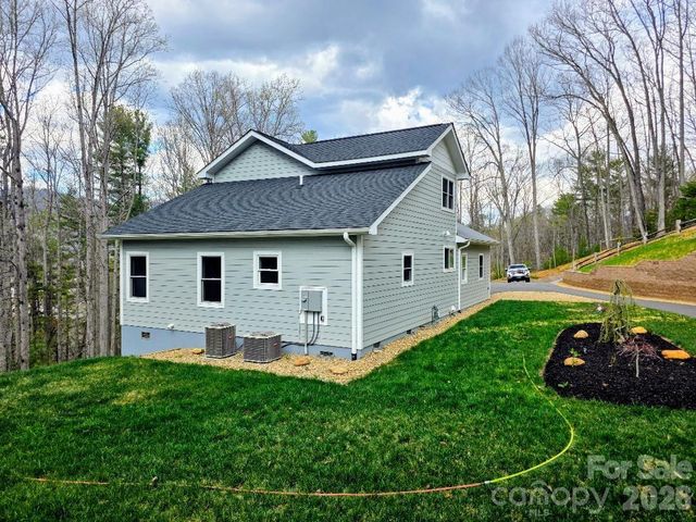 22 Salt Box Haven, Burnsville, NC 28714