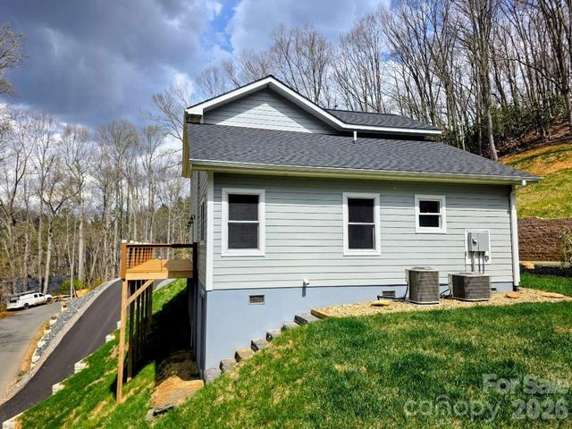 22 Salt Box Haven, Burnsville, NC 28714