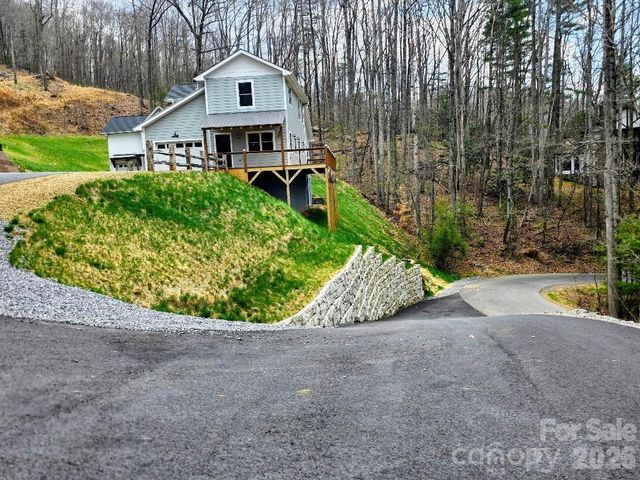 22 Salt Box Haven, Burnsville, NC 28714